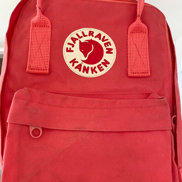 Fjällräven Kånken Mini Backpack – Pink, Compact, Stylish, and Durable - Picture 5 of 6
